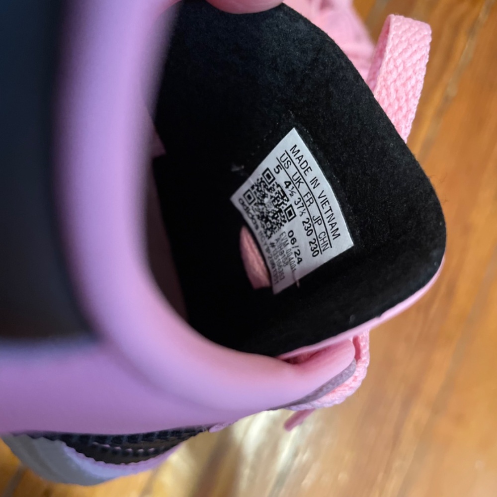 adidas Originals Samba Sneakers in Pink and Black - Picture 4 of 8
